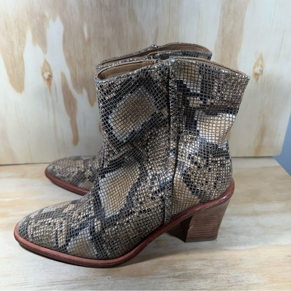 Free People Barclay Snakeskin Patterned Ankle Boots Women’s Size 9.5